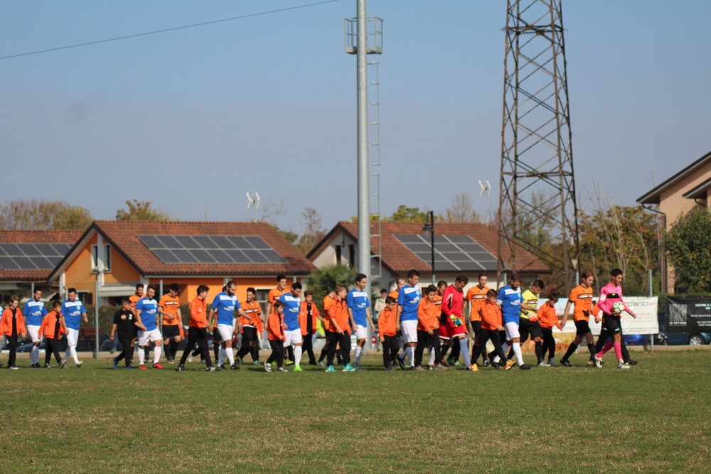 ingresso con i ragazzi delle giovanili