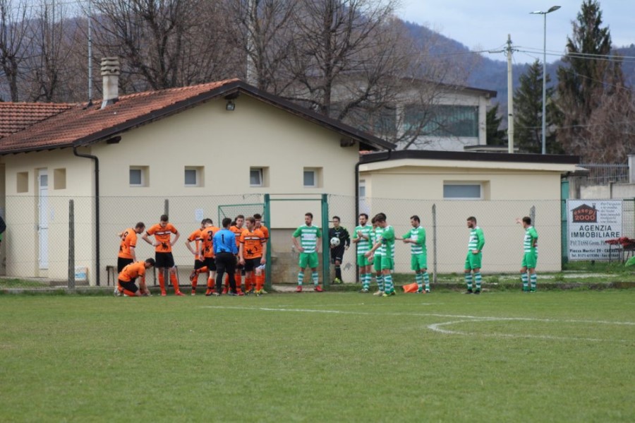 le squadre prima dell'ingresso in campo