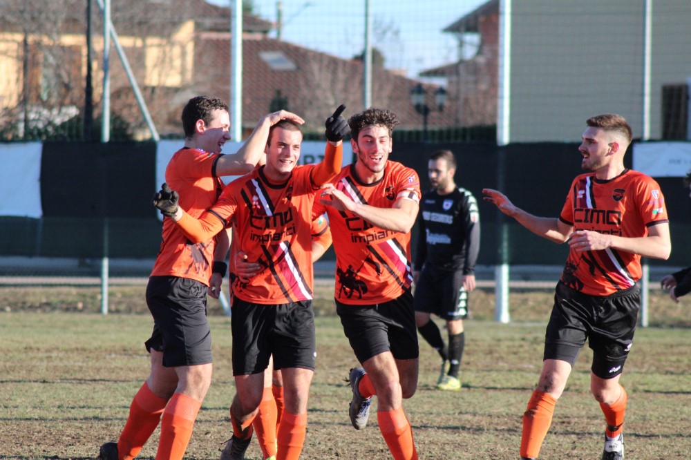 massimino esulta dopo il bel gol