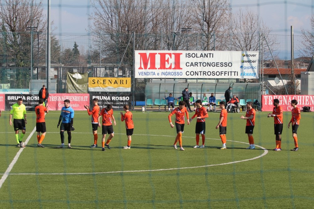 squadra a centrocampo